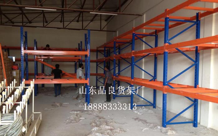 發往國外橫梁式貨架